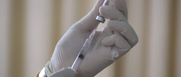 Εμβόλιο mRNA κατά του καρκίνου: Εμβολιάστηκε ο πρώτος ασθενής -video